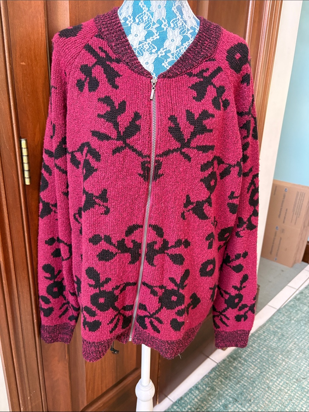 Women's sweater full Zip-Front Floral Knit Raspberry/Black collarless size XL EU